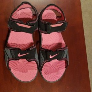 NIKE Youth Sandals